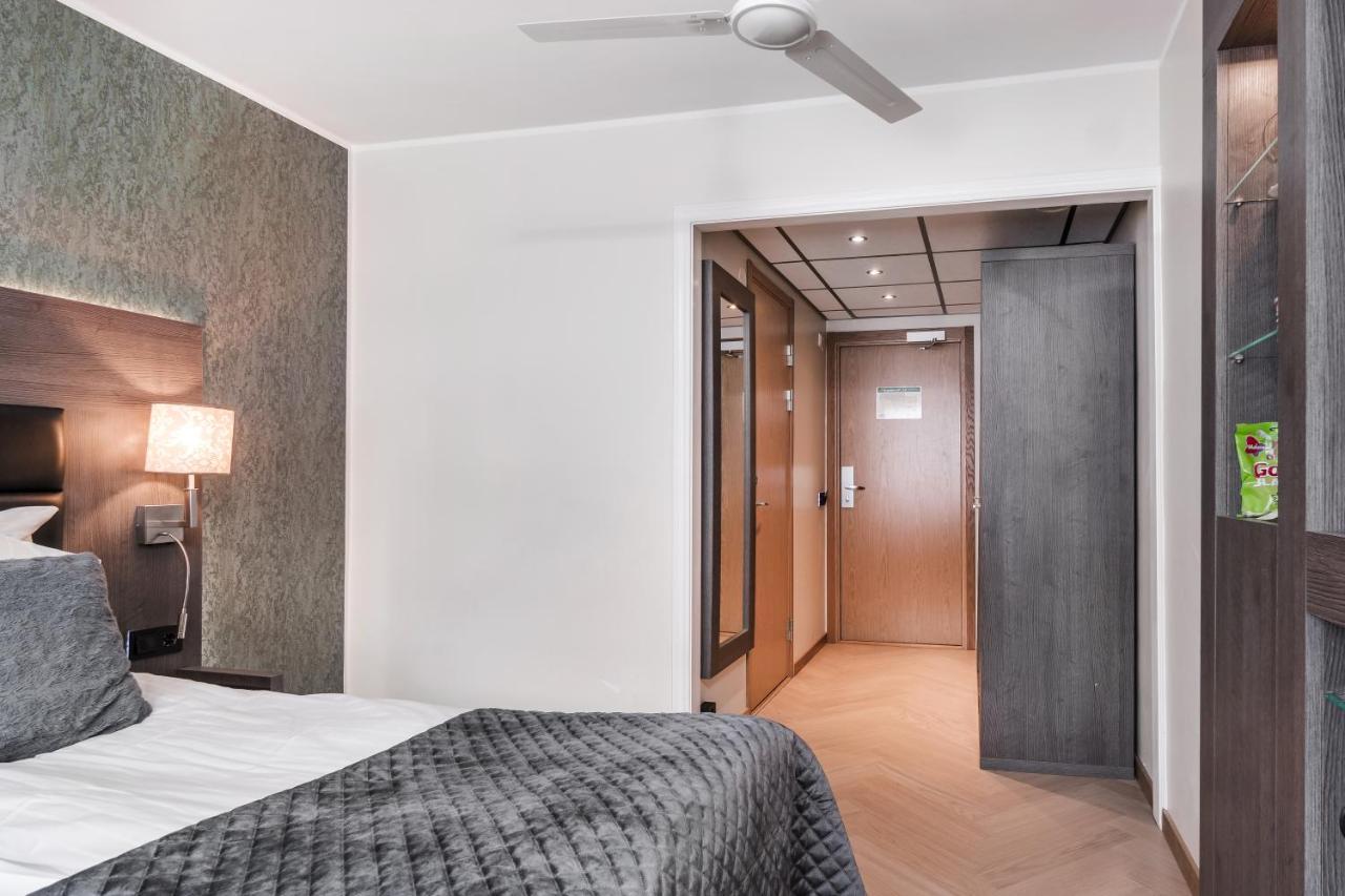 Hotell Hallstaberget Соллефтео Екстер'єр фото